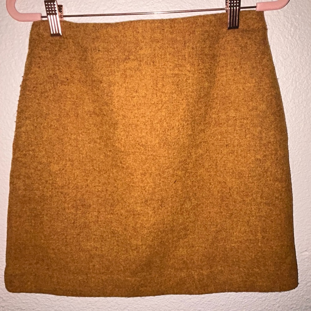 Uniqlo Tan Mini Skirt Chic and Versatile